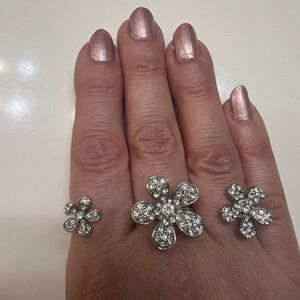 Two fingers Flowers bling ring